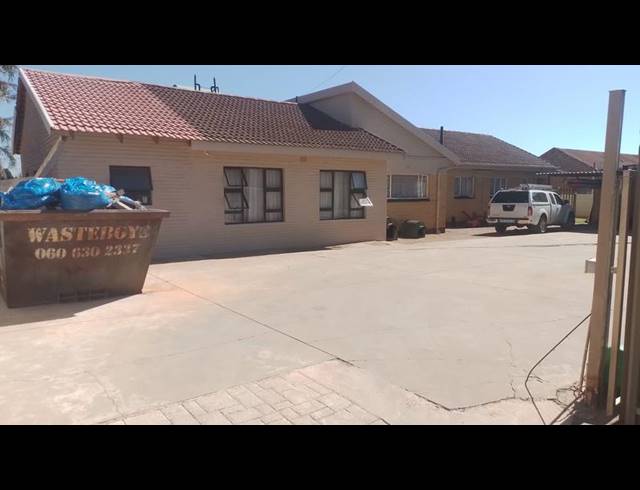 3 BEDROOM HOUSE FOR SALE IN HELIKONPARK